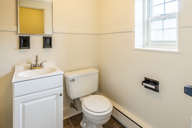 Bathroom - Elmwood Manor Apartments and Townhouses