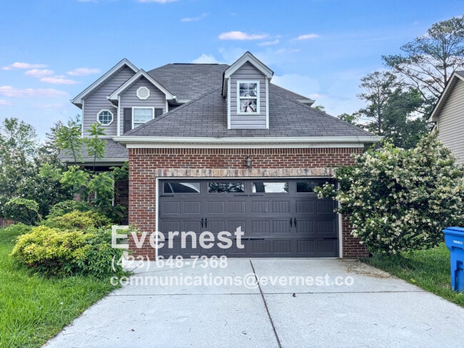 Comfortable 3-Bedroom Home with Convenient... - Comfortable 3-Bedroom Home with Convenient...