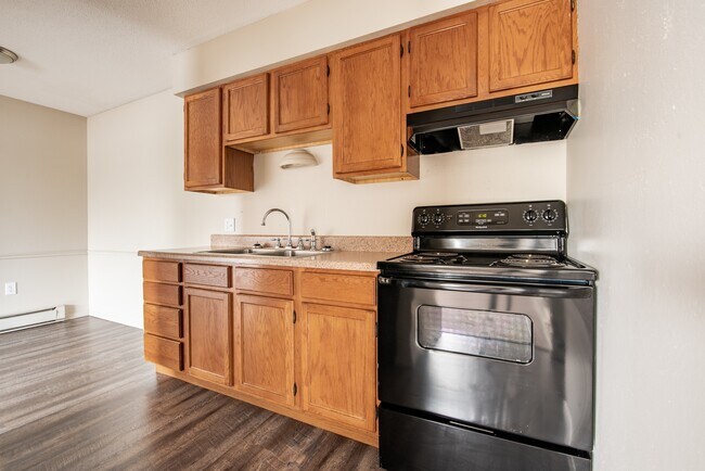 Updated Apartments Featuring Carpeted Bedrooms, Neutral Paint Schemes, Granite Style Countertops, Hardwood Style Floors, Shaker Style Cabinets, Matching Black Appliances, Spacious Closets