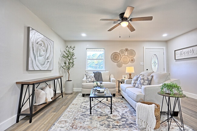 Photo - 704 Natchez River Cir