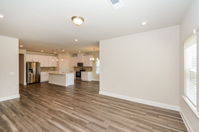 Photo - 3627 Mathewson Way