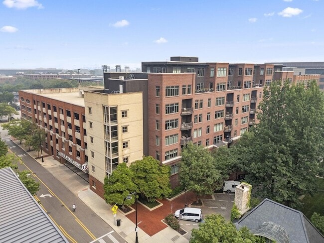 Building Photo - 251 Daniel Burnham Square Unit 701