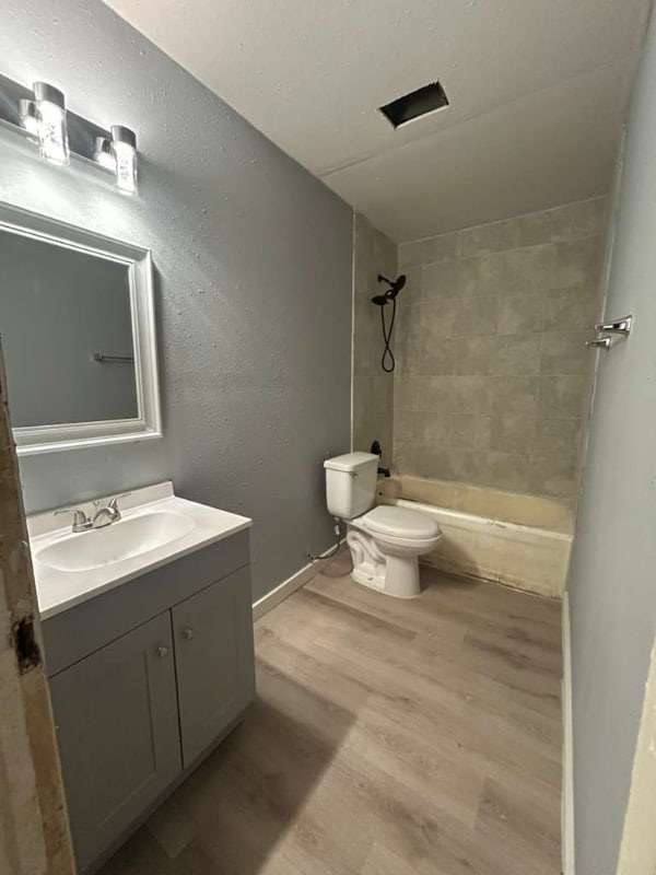 Photo - 314 W Clarendon Dr