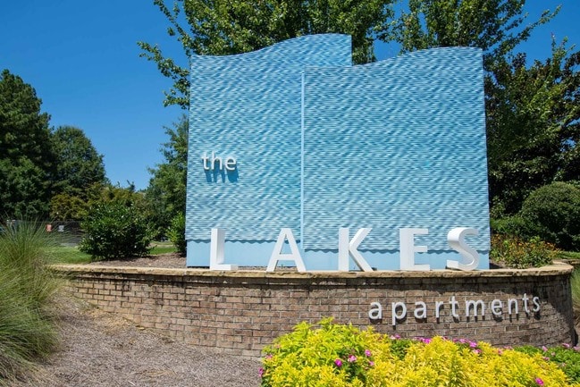 The Lakes Apartments