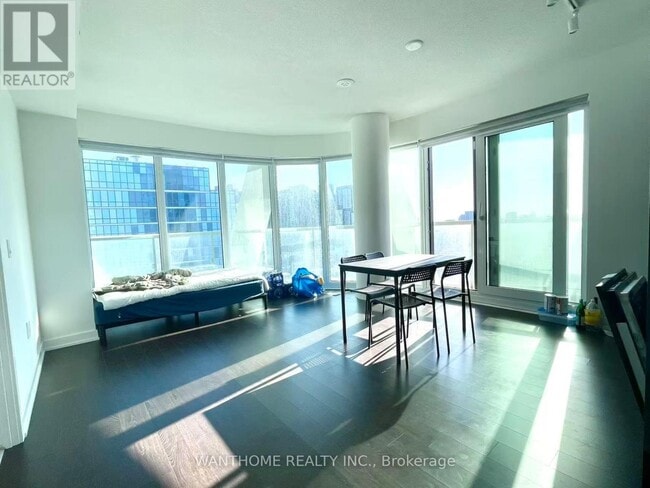 Photo - 230 Simcoe St Unit 2018