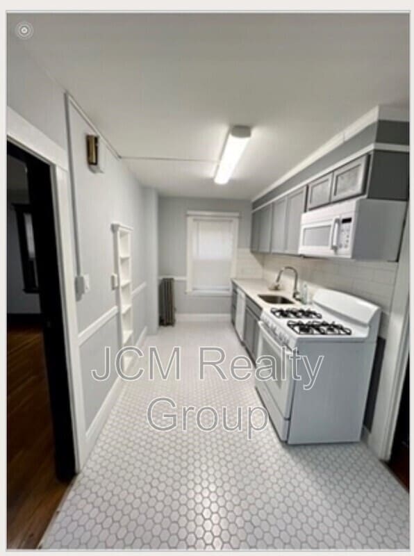 Building Photo - 264 Boston St Unit 1 / 1st Floor Rental