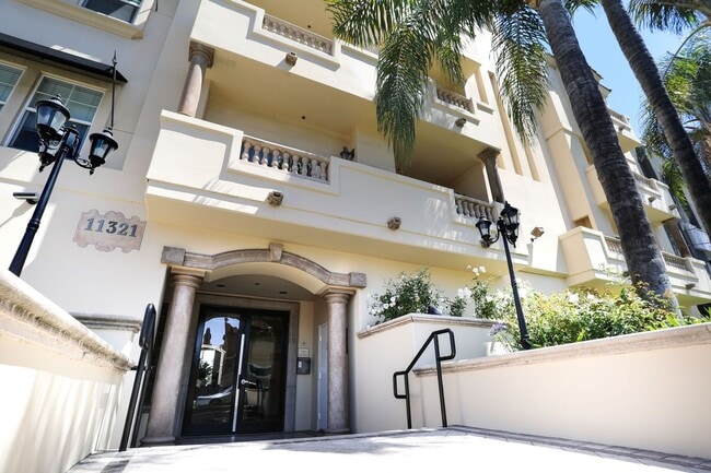 Building Photo - Parc St Clair East