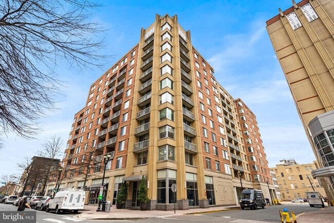 Building Photo - 1020 N Highland St Unit 907