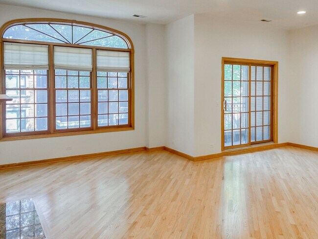 Photo - 3338 N Sheffield Ave Unidad 3