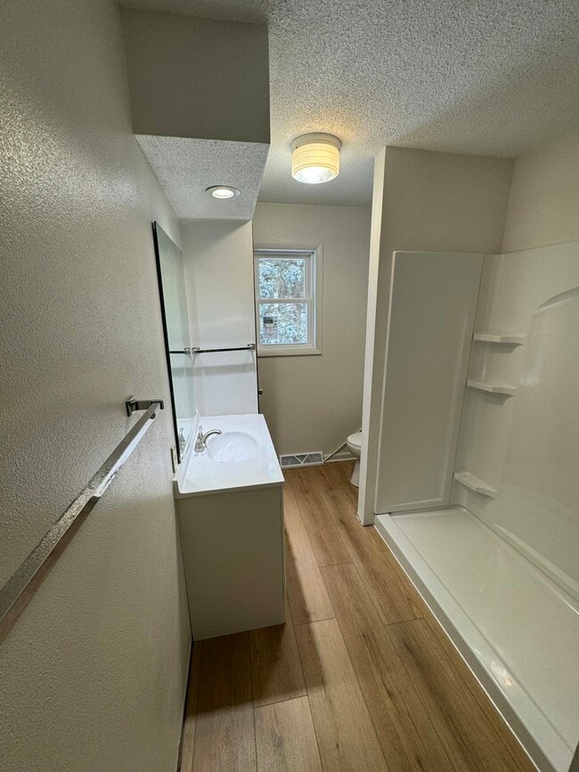 Photo - 806 7th Ave NW