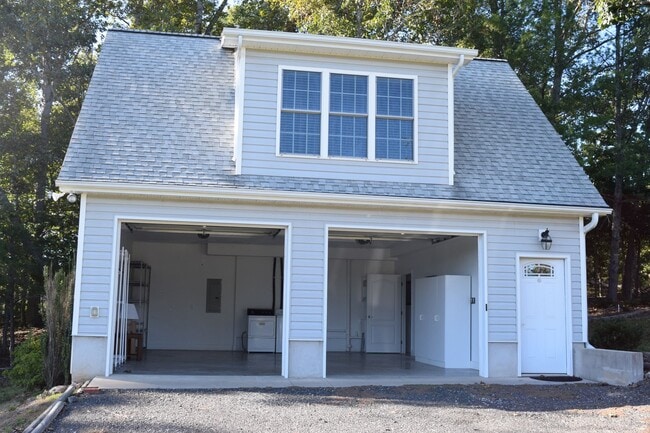Photo - Lake Front 1 Bedroom Apartment - Large Garage & Boat Parking