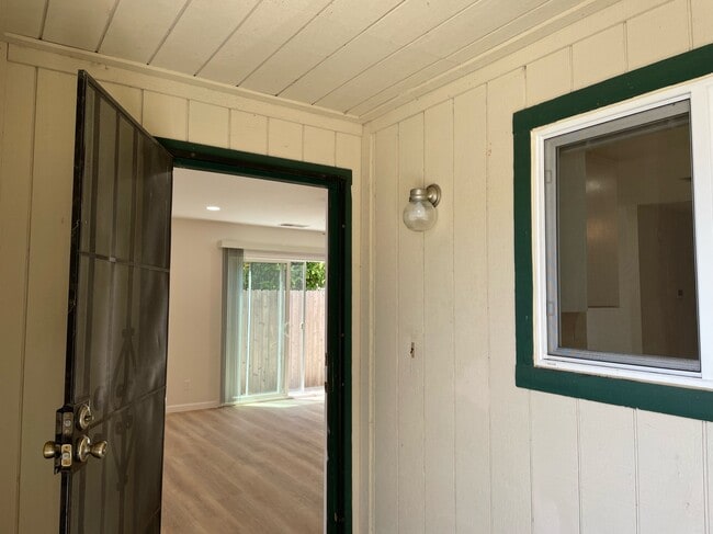 Photo - 1705 Darby Ln