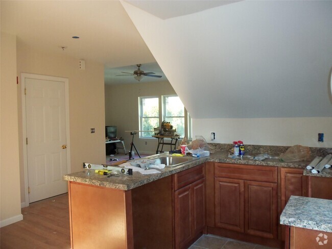 Building Photo - 2064 Main St Rental