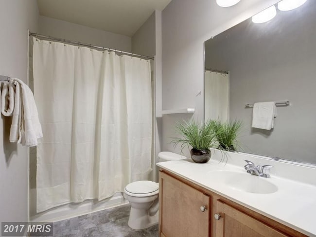 Photo - 4862 Eisenhower Ave