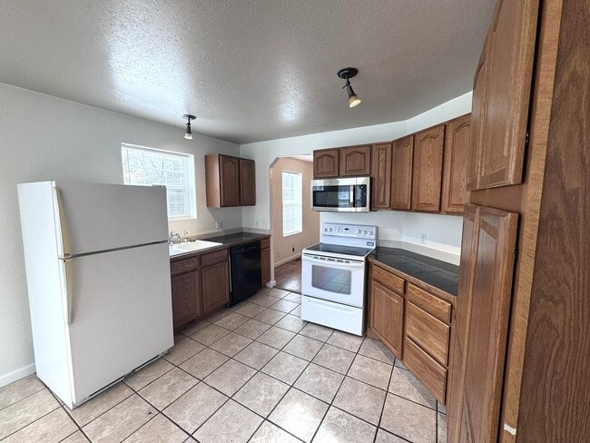 Photo - 2005 8th Ave N