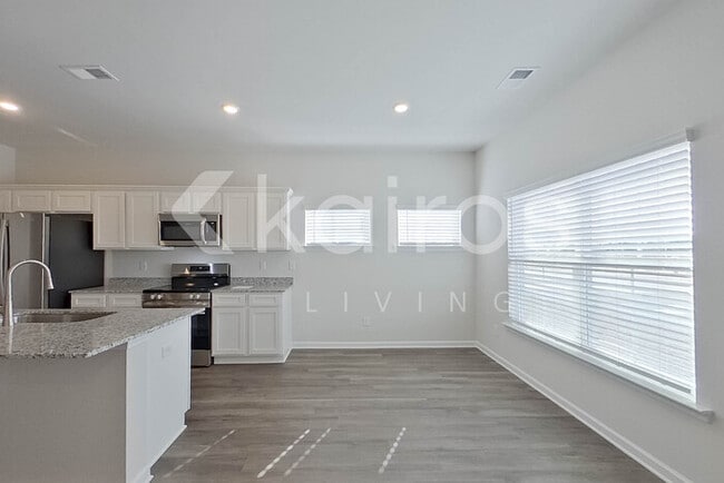 Photo - 2153 Banyon Cir