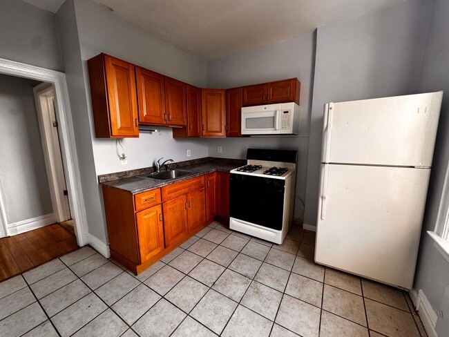 Building Photo - 247 Old Bergen Rd Unit 3