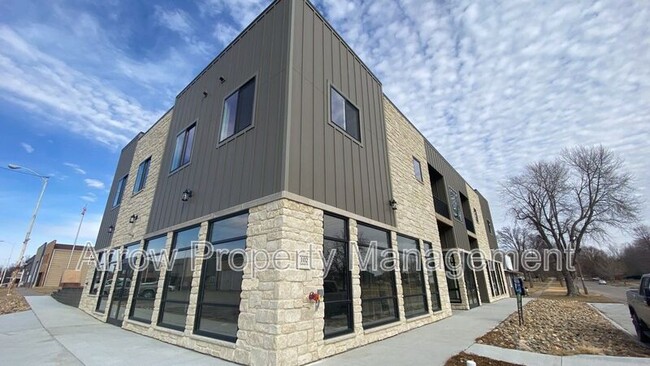 Building Photo - 102 Locust St Unit 1