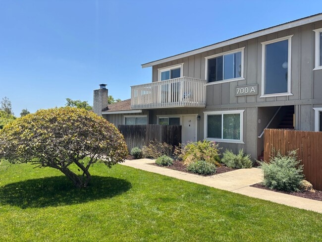 Building Photo - Live the Coveted Encinitas Lifestyle! Unit 5A Rental