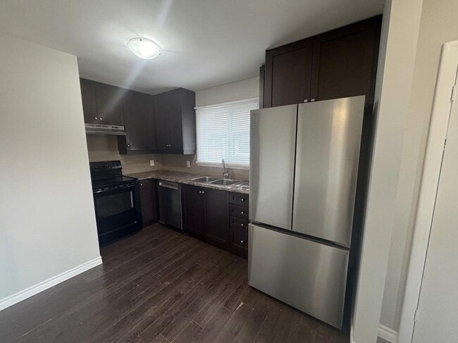 Building Photo - Spacious 3 Bed Main Floor on East Mountain Unit 1