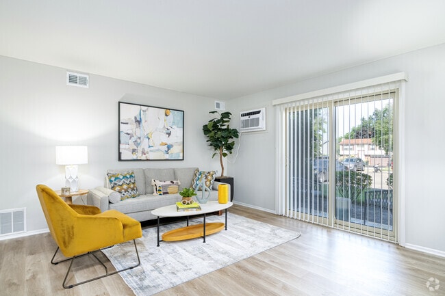 1 habitación, 1,5 baños, sala de estar de 800 pies cuadrados
