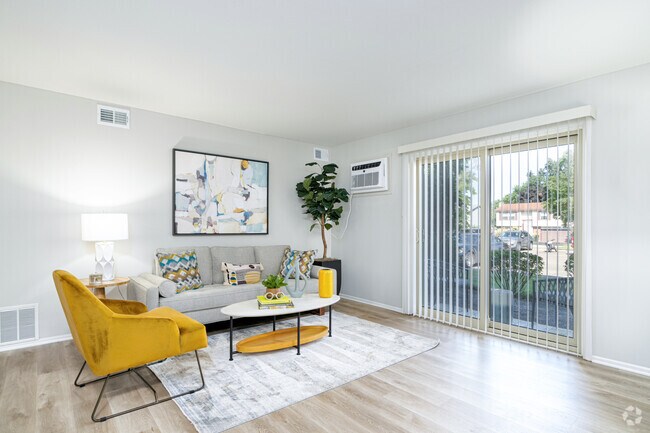 1 habitación, 1,5 baños, sala de estar de 800 pies cuadrados - The Greenway at Carol Stream