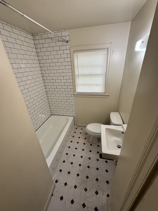 Photo - 3927 37th Ave N