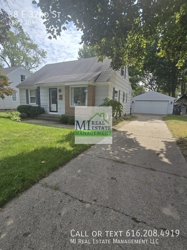 Photo - 38 E 32nd St