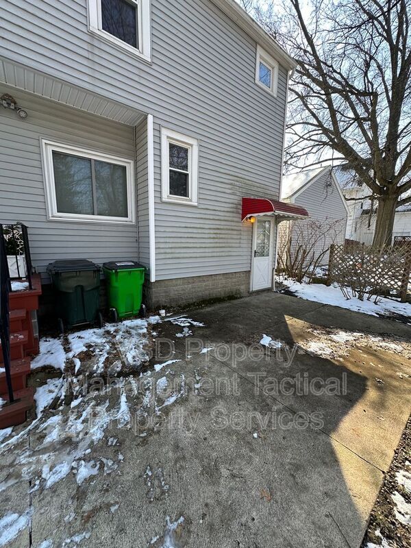 Photo - 1780 S Green Rd Unit Up