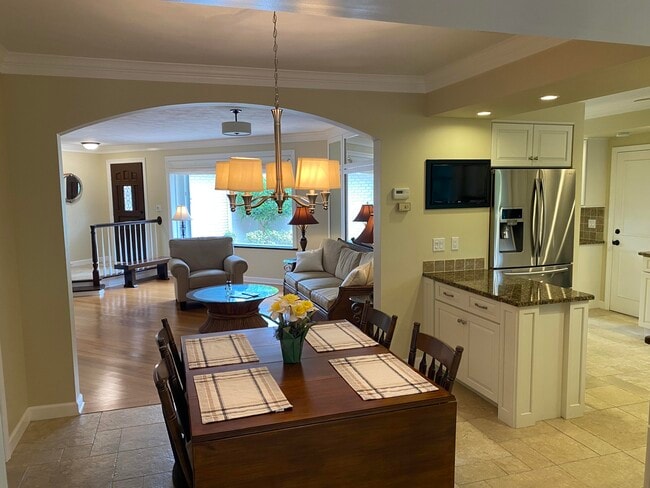 Photo - 535 Flamevine Ln