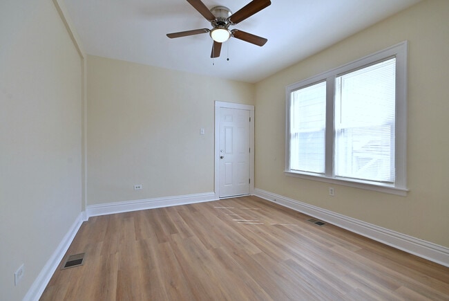 Photo - 8602 S Muskegon Ave Unidad 1R