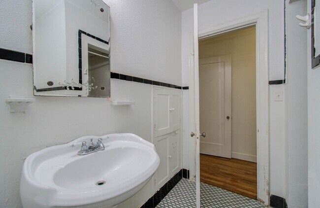 Photo - 1428 Wentworth St