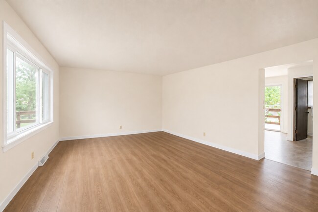 543-545 N Crosby Ave