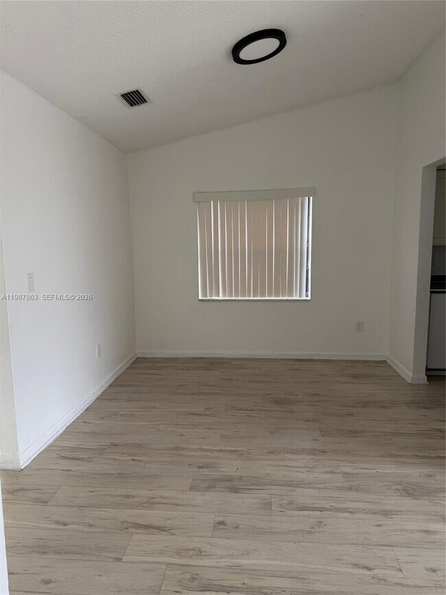 Photo - 1419 Yellowthroat St