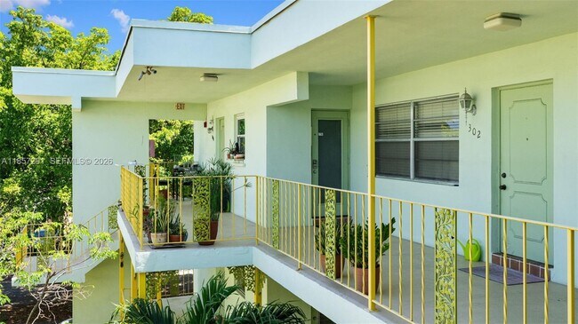 Building Photo - 2031 Dewey St Unit 302