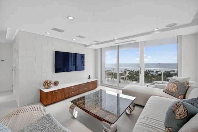 Building Photo - 2715 N Ocean Blvd Rental