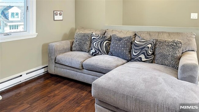 Photo - 154 Charlton Ave