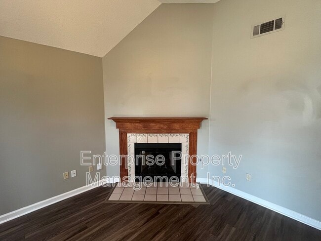 Photo - 1744 Camille Way