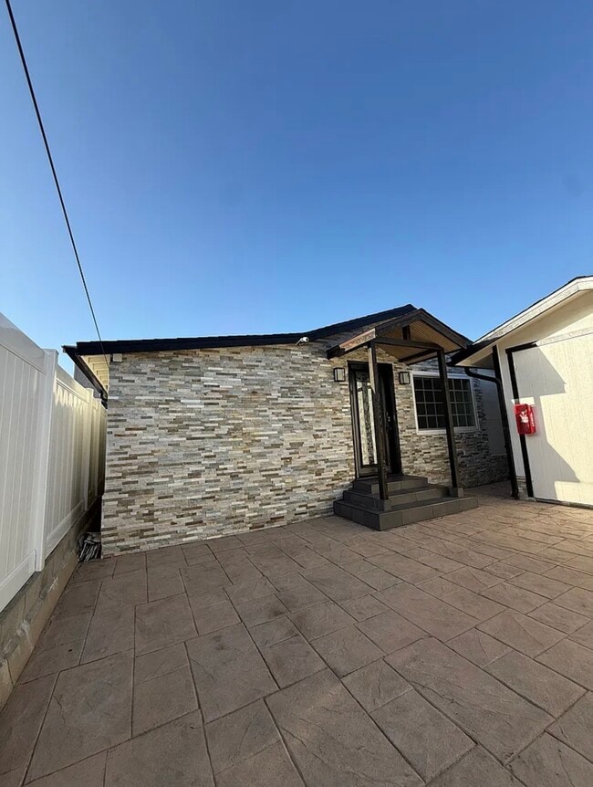 Photo - 1125 Stanley Ave
