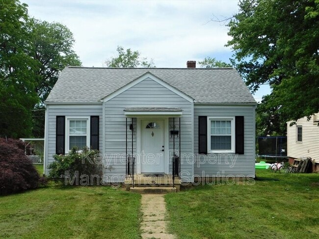Building Photo - 325 James Ave
