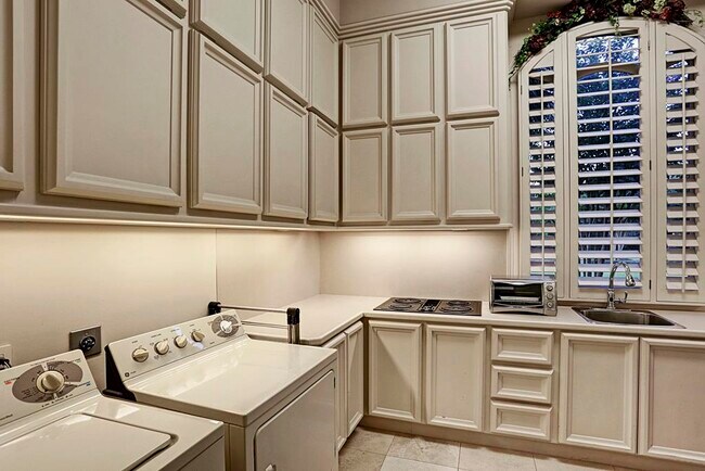 Photo - 11101 S Country Squire