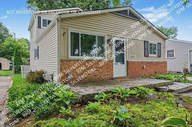 Photo - 8600 Russell-