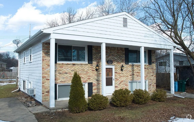 Building Photo - 3117 Holiday Dr Rental
