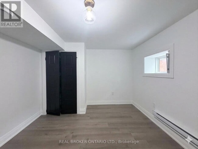 Photo - 184 Ottawa St S