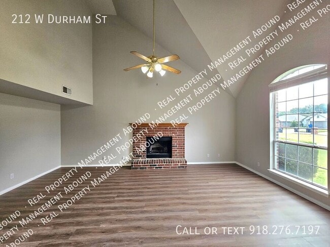 Photo - 212 W Durham St