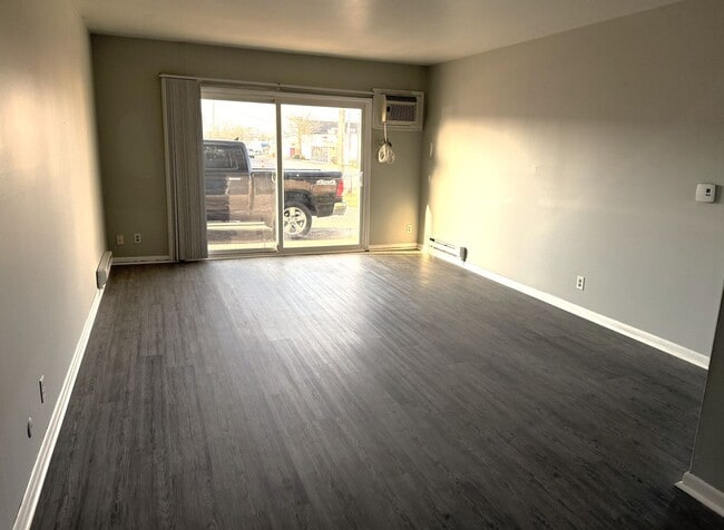 Photo - Spacious 1 Bed 1 Bath in the heart of Speedway! Unidad Apt. 03