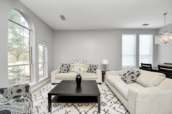 Photo - 20922 Whitevine Way