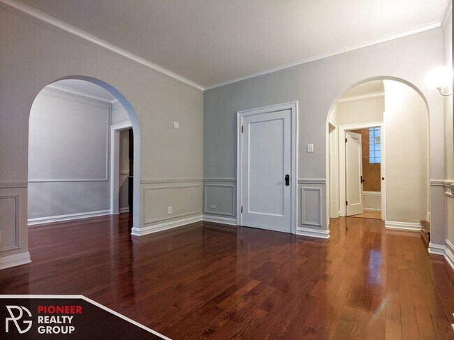 Building Photo - 540 W Surf St Unit 546.5-G
