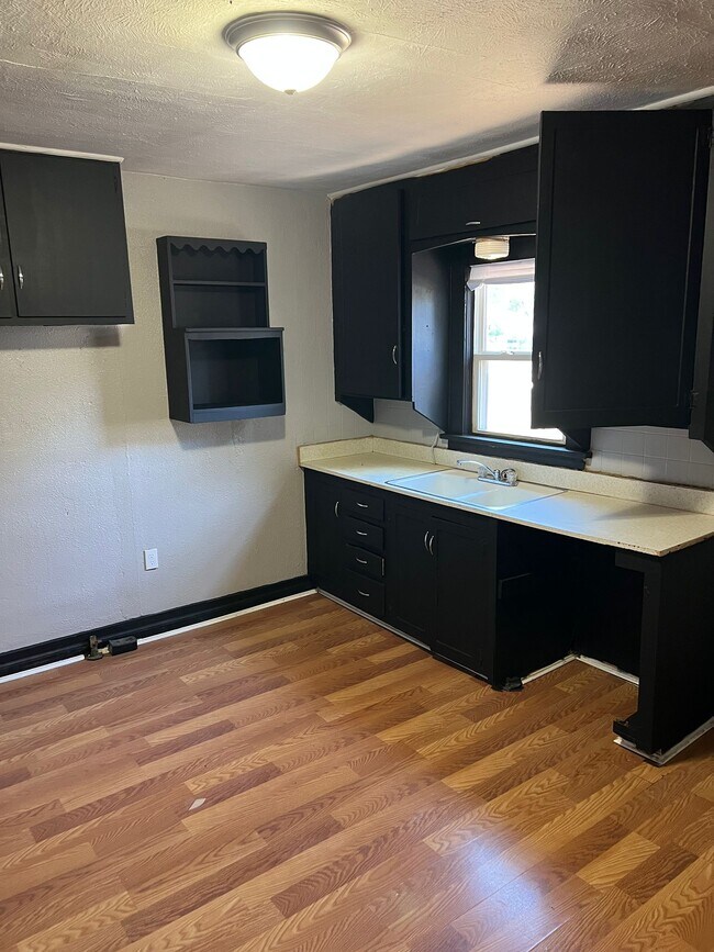 Photo - 405 S Louisiana St