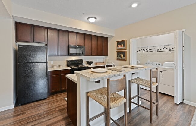 Photo - Valencia on Avery